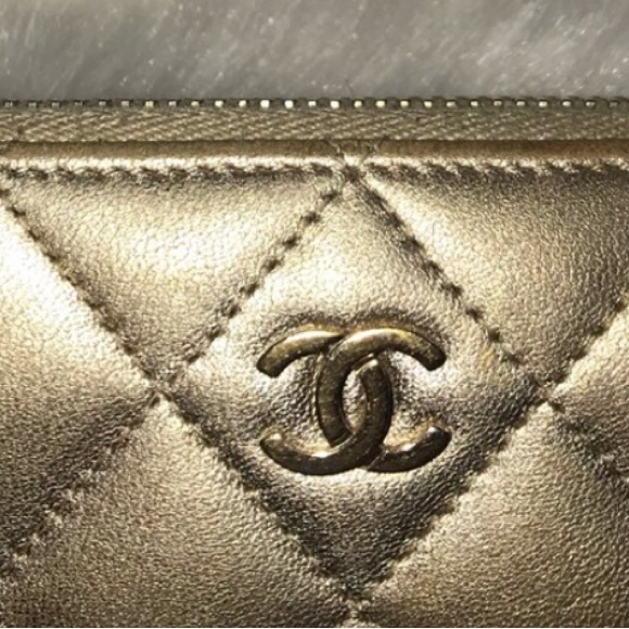 🌻4xHP!🌻 Auth. Chanel Gold Quilted Zip Wallet - Picture 7 of 16